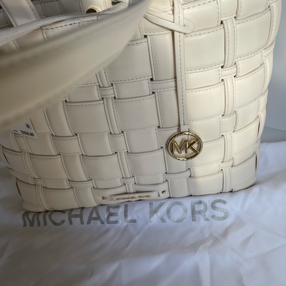 Michael Kors Ivy Medium East West Vegan Leather Tote Bag with wallet - Picture 6 of 12